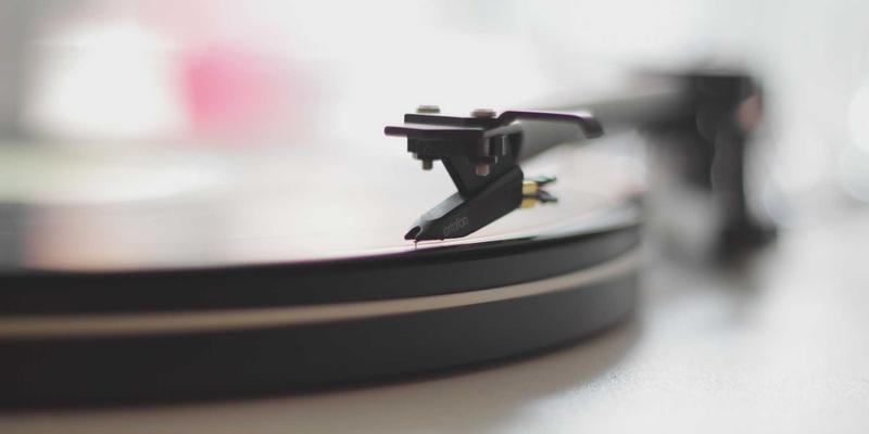 高春岭86：蒸汽波美学下的生活解构与重构